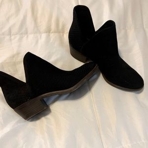 Lucky Black Baley Slip Ons Sz 6.5